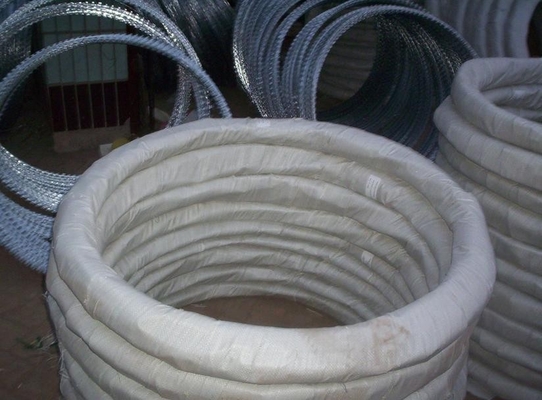 Welded razor barbed Galvanized Iron Wire PVC coated Protecting fence
